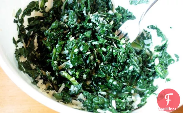 Salată De Kale Cu Pecorino Și Lămâie