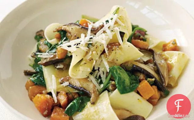 Pappardelle cu dovlecei, ciuperci și spanac