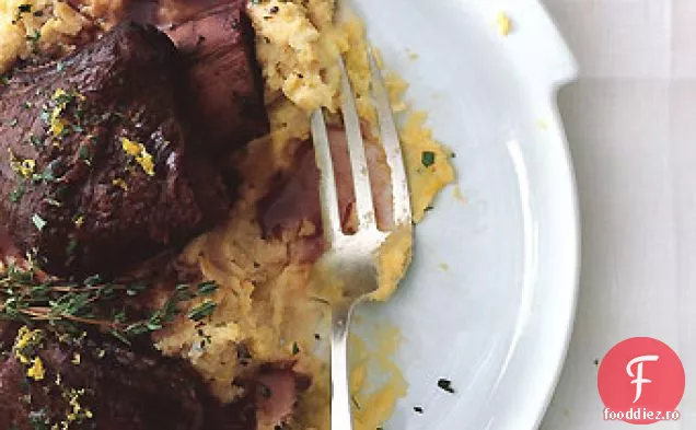 Cabernet-coaste scurte fierte cu mămăligă Gorgonzola și Gremolata cu plante mixte