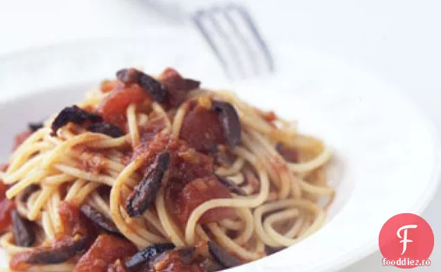 Spaghete Cu sos picant de măsline de roșii