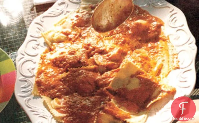 Ravioli de brânză cu sos proaspăt de roșii
