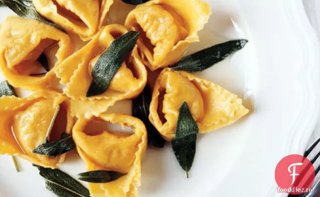 Cappellacci de dovleac cu unt brun de salvie