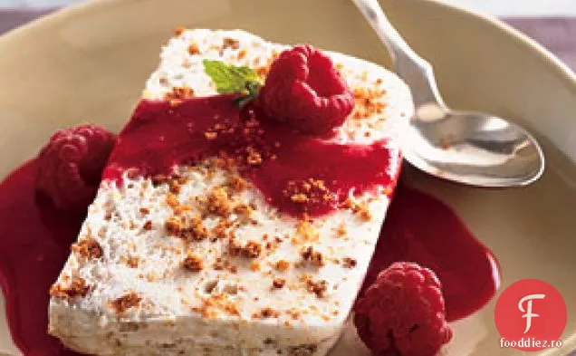 Semifreddo de lămâie și Amaretti cu sos de zmeură