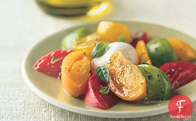 Salată de roșii și brânză burrata