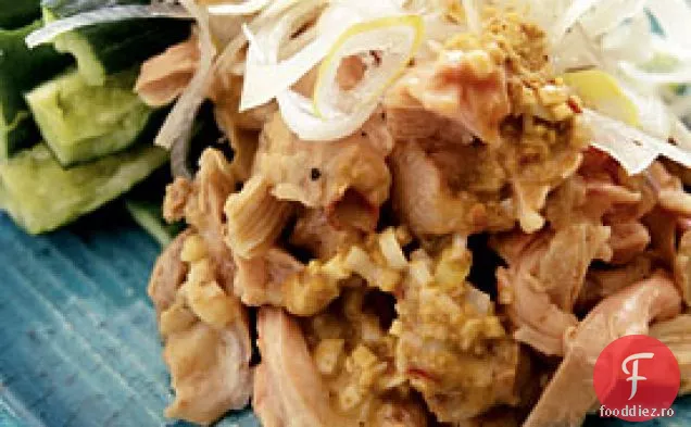 Salată de pui aburită cu sos de susan