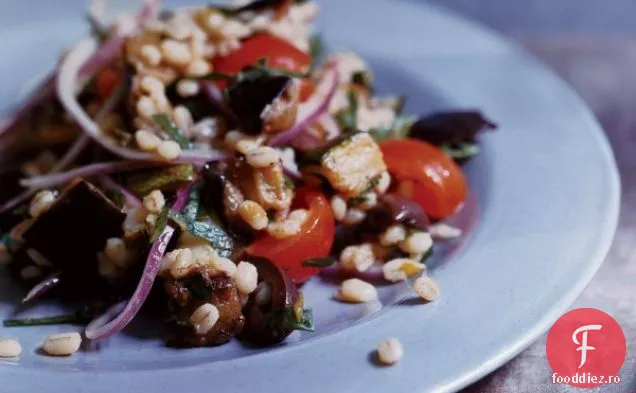 Salată mediteraneană de vinete și orz