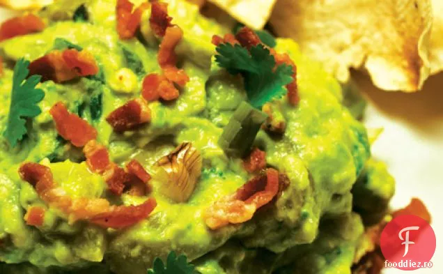 Guacamole cu slănină, rampe la grătar (sau ceapă verde) și Tomatillos prăjiți