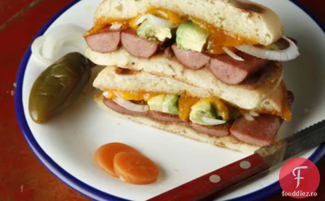 Tortas de Hot Dog la grătar (Tortas de salchicha)