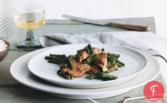 Carne de porc prăjită cu fasole lungă