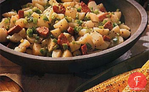 Salată de cartofi Cajun cu cârnați Andouille