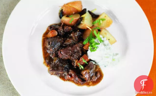 Tocană de miel cu cartofi noi