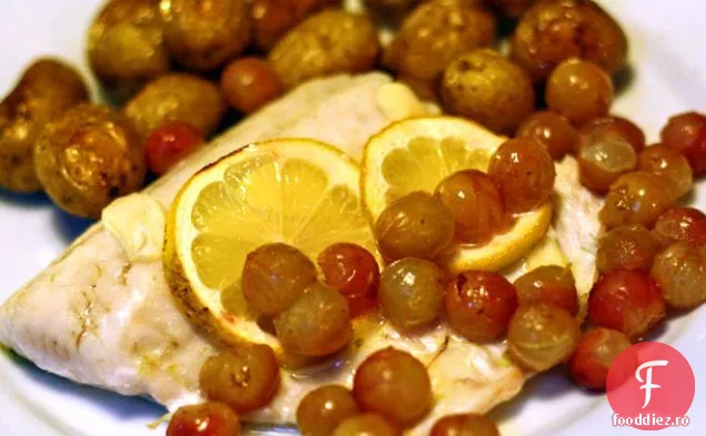 Walleye cu struguri prăjiți și cartofi Fingerling