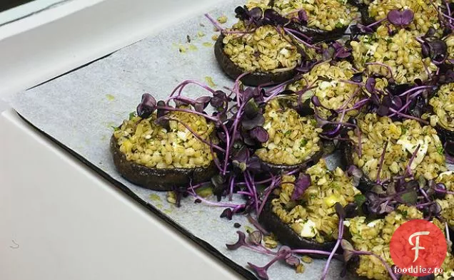 Ciuperci Portobello cu orz perlat și lămâie conservată de la ' Ottolenghi