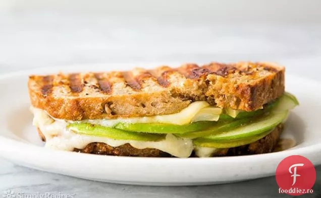 Panini cu gem Gruyere, mere și smochine
