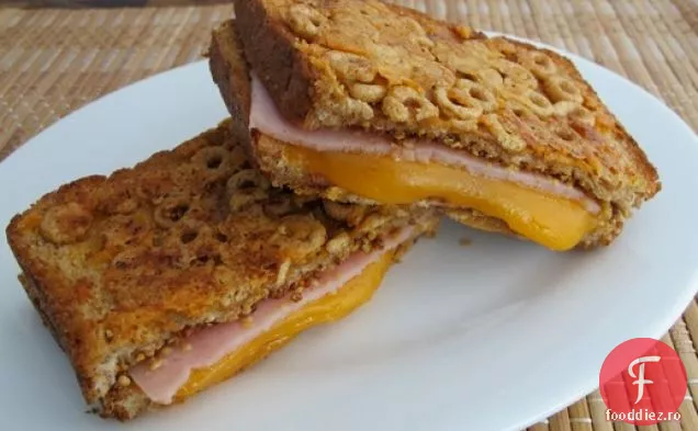 Cheerios Sandwich-Uri Cu Brânză La Grătar Acoperite Cu Cheerios