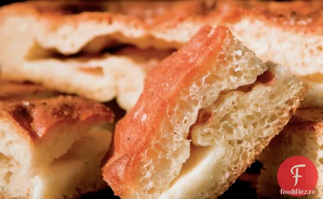 Focaccia Umplută Cu Taleggio Și Pancetta