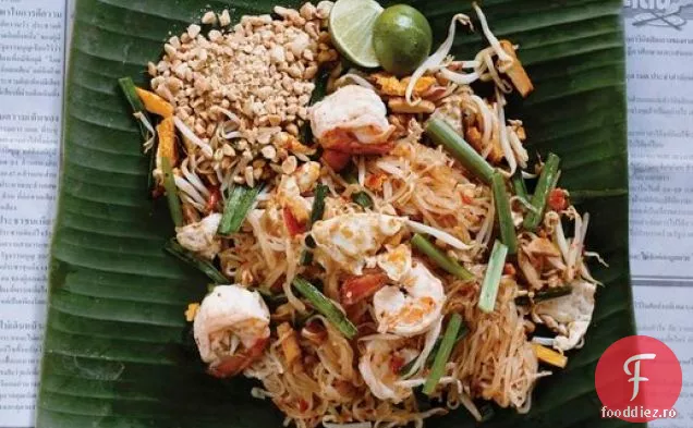 Andy Ricker ' s Phat Thai (tăiței de orez prăjiți cu creveți, Tofu și arahide)