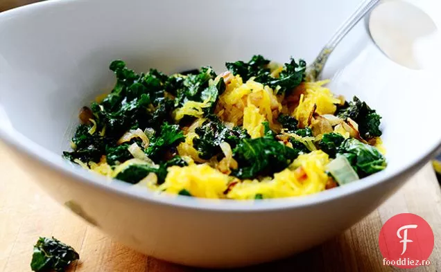 Spaghete prăjite Squash și Kale