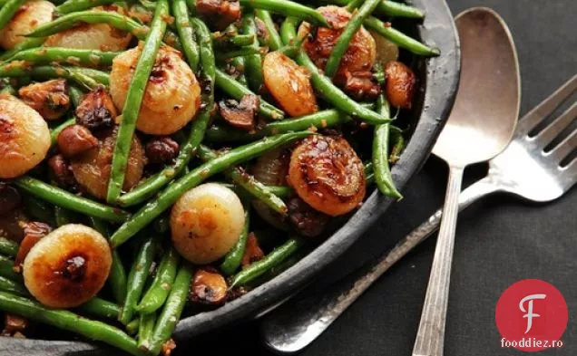 Fasole verde saut cu ciuperci și ceapă Cipollini caramelizată