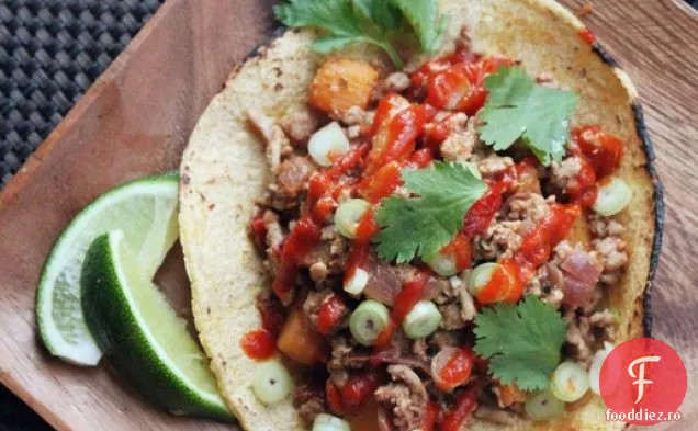 Tacos ușor de curcan și dovlecei cu Sriracha
