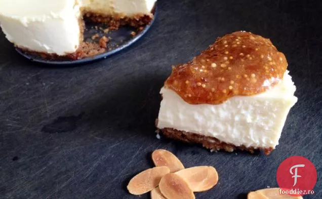 Cheesecake cu brânză de capră cu gem de smochine