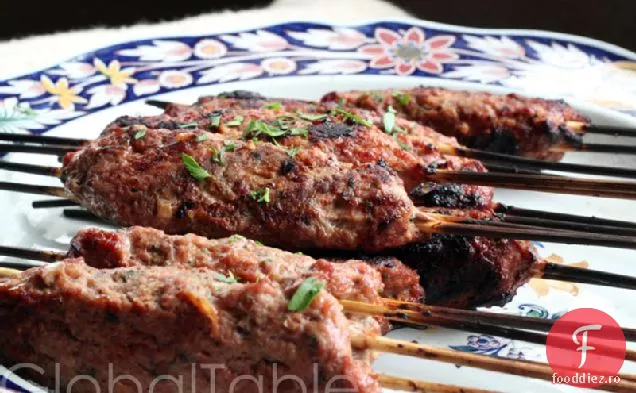 Azerbaidjan la grătar, miel măcinat (lyulya Kabob)
