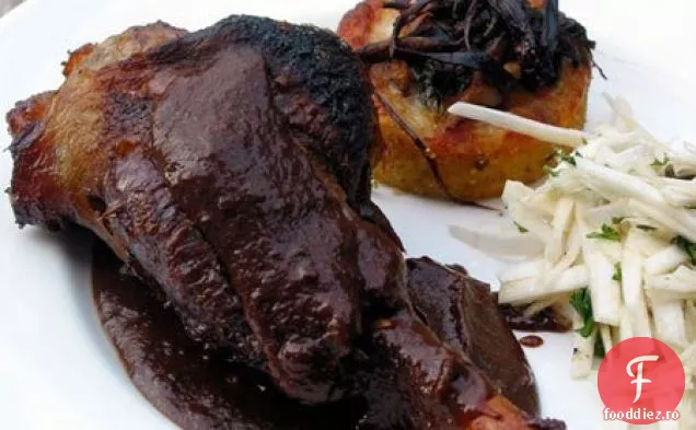 Cozi De Capră Fierte Cu Prune, Șalotă Și Reducere De Coniac