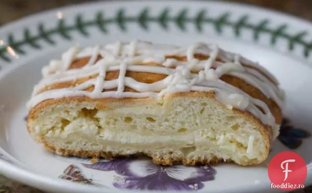 Tort De Cafea Umplut Cu Brânză Cremă