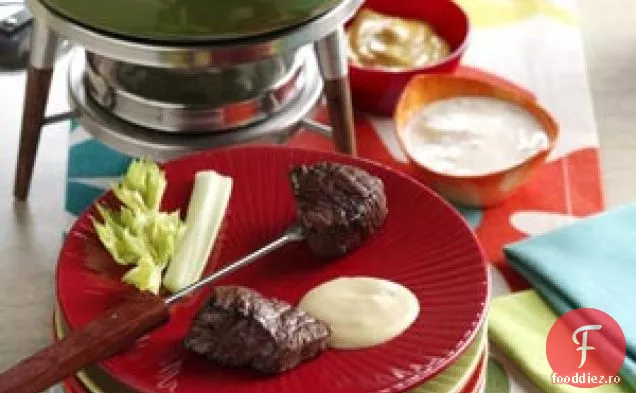 Fondue de vită cu sosuri
