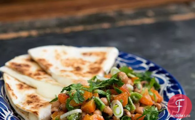 Salsa de mazăre cu ochi negri cu Quesadillas de brânză