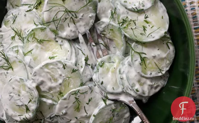 Salată Cremoasă De Castraveți