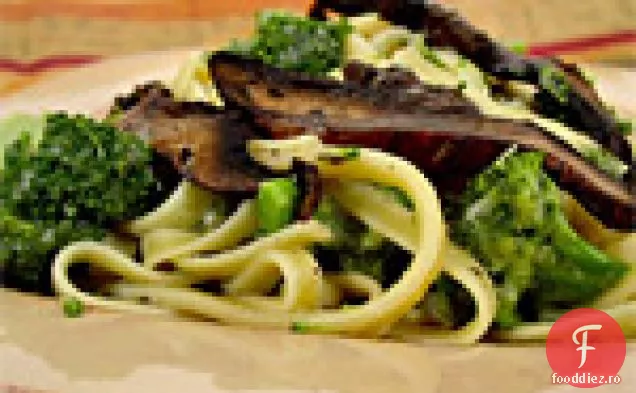 Fettuccine No-Fredo cu Broccoli și ciuperci saut