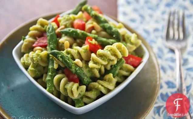 Salată De Paste Pesto Cu Sparanghel