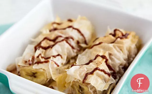 Banane coapte în Phyllo cu sos de ciocolată îndulcit cu curmale