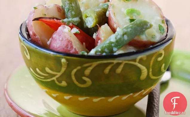 Salată de cartofi-fasole verde cu lămâie și busuioc