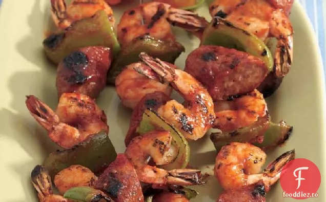 Creveți la grătar și cârnați Kabobs