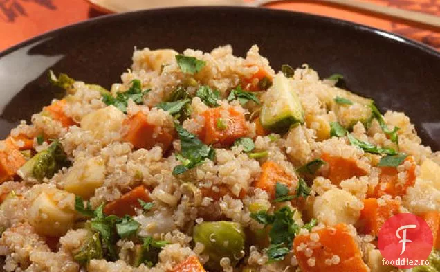 Salată caldă de Quinoa cu legume prăjite de toamnă și sos de ghimbir-Scallion