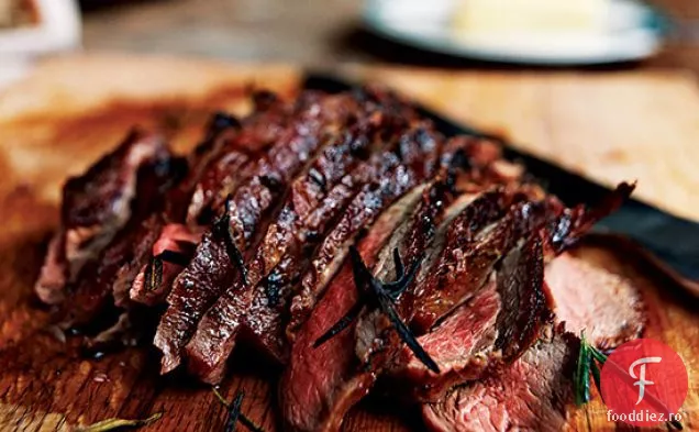 Picior de miel la grătar cu usturoi și rozmarin