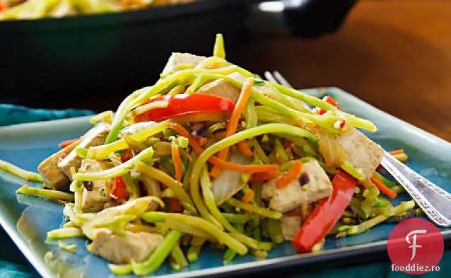 Broccoli Slaw Stirfry cu Tofu