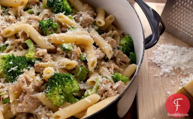 Paste cremoase cu cârnați de pui și Broccoli