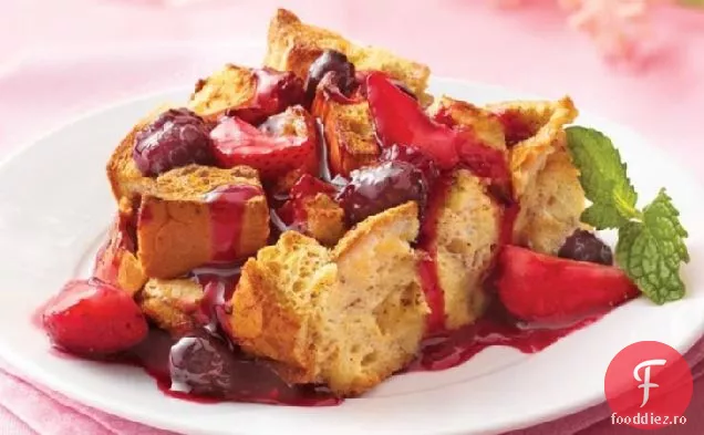 Pâine prăjită franceză peste noapte se coace cu Topping de fructe de pădure