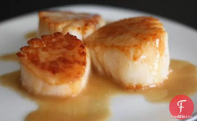 Scoici arse cu usturoi Beurre Blanc