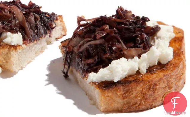 Saut radicchio și Bruschetta cu brânză de capră