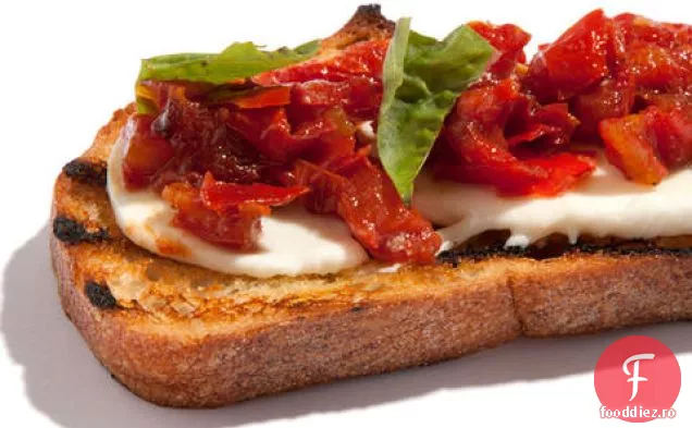 Bruschetta de roșii prăjite și Mozzarella proaspătă