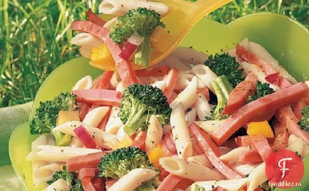 Salată italiană de șuncă și paste