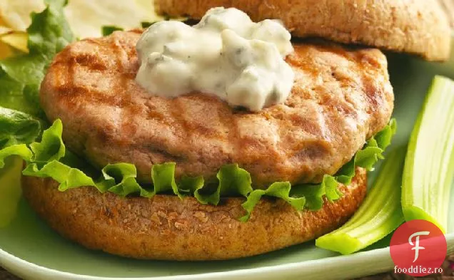 Burgeri De Pui La Grătar Cu Brânză Albastră De Bivol