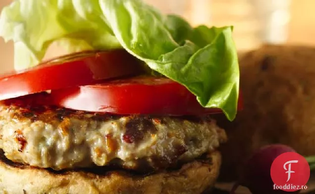 Burgeri de pui cu brânză albastră și slănină