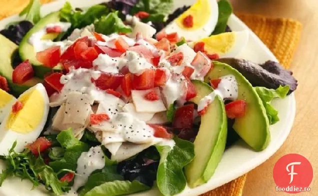 Salate individuale de pui Cobb cu sos de brânză albastră