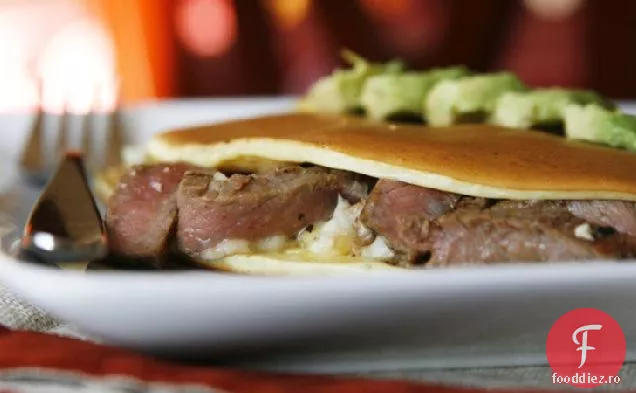 Tacos pentru micul dejun cu friptură și brânză albastră