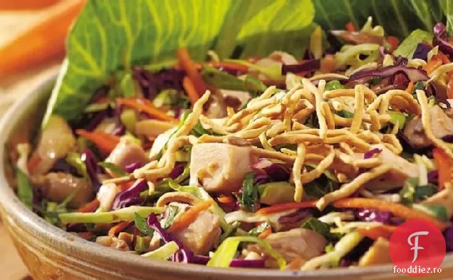 Salată De Salată De Pui
